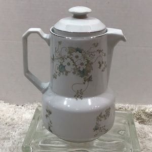 Porcelana Real Brasil white blossom tea pot
